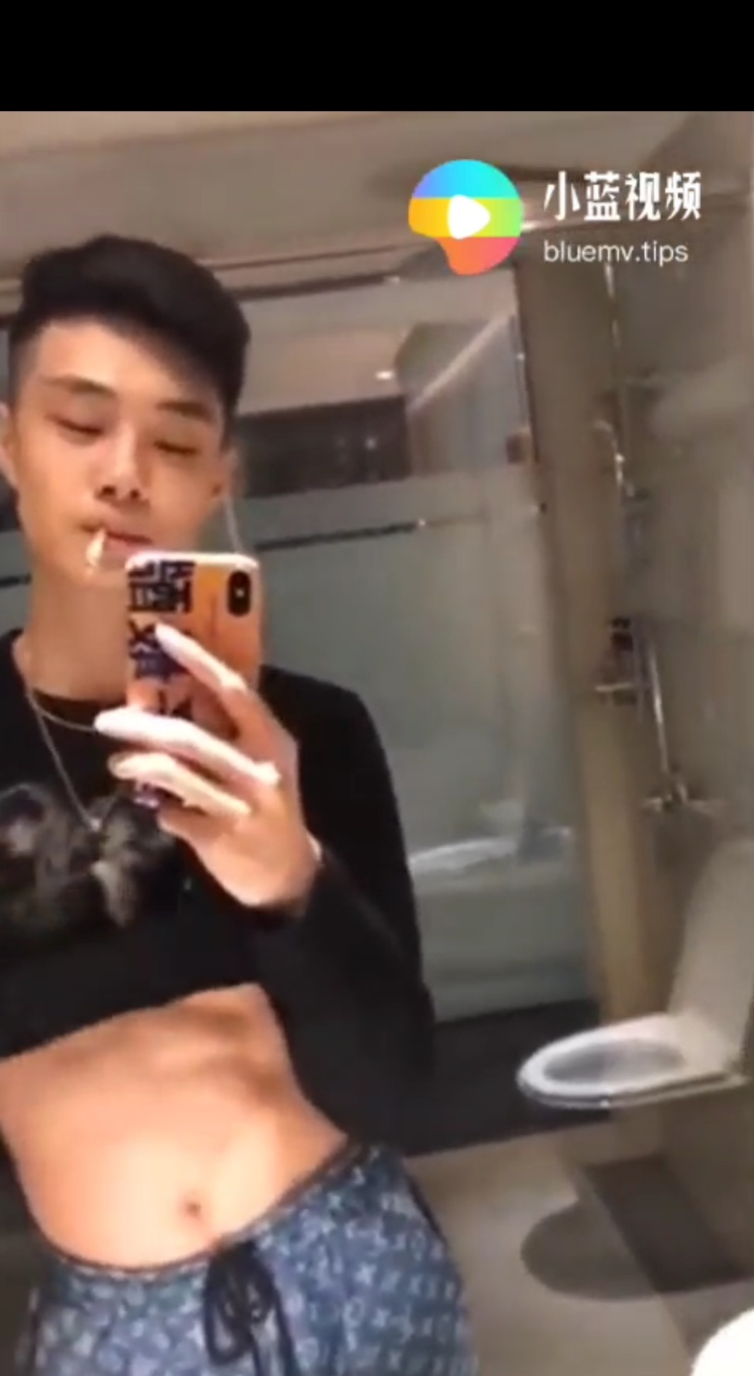 痞痞的壞男生在家自拍